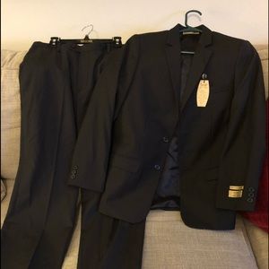 Boys size 14 suite never worn
